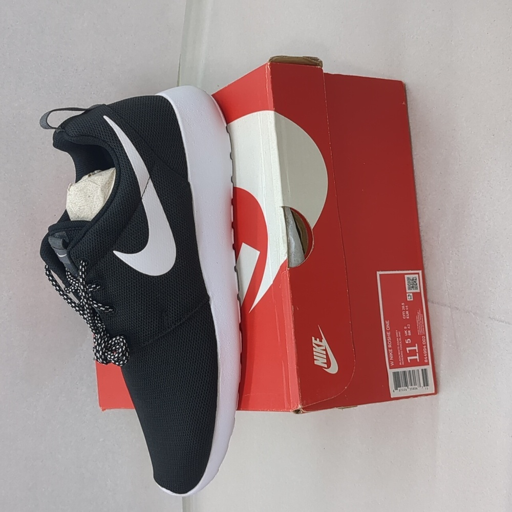 Nike women's Nike Roshe One 844994 002 - black/white size 11.5